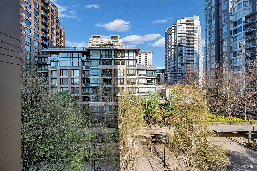 605 1055 Homer Street