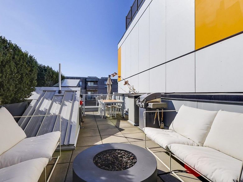 312 557 E Cordova Street