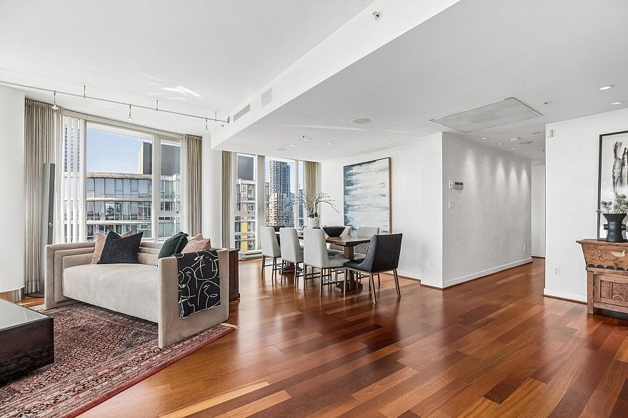 3701 1438 Richards Street