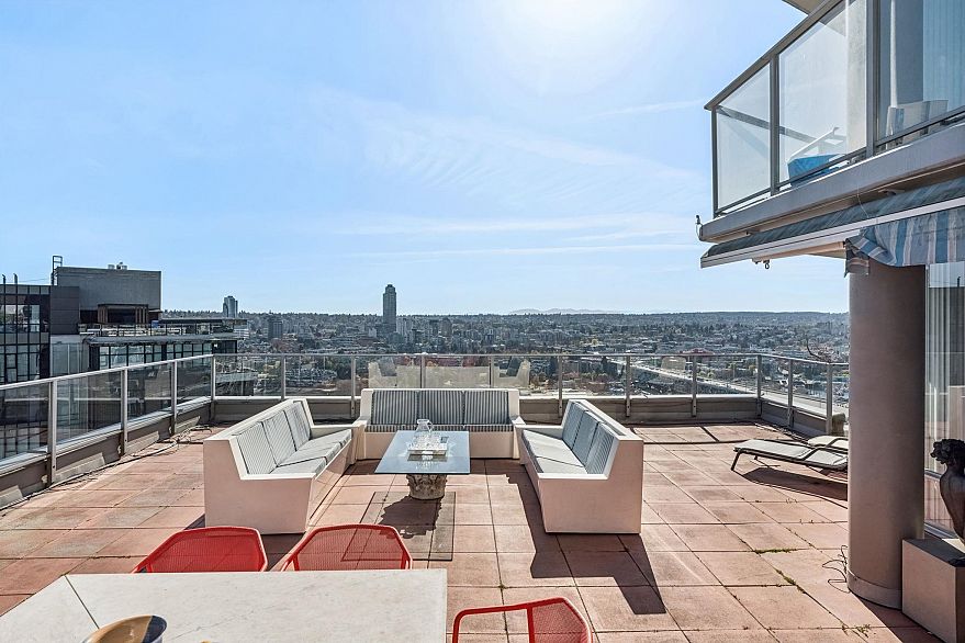 3701 1438 Richards Street