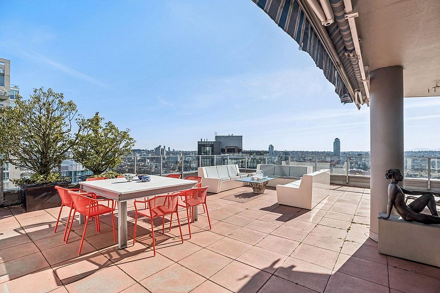 3701 1438 Richards Street