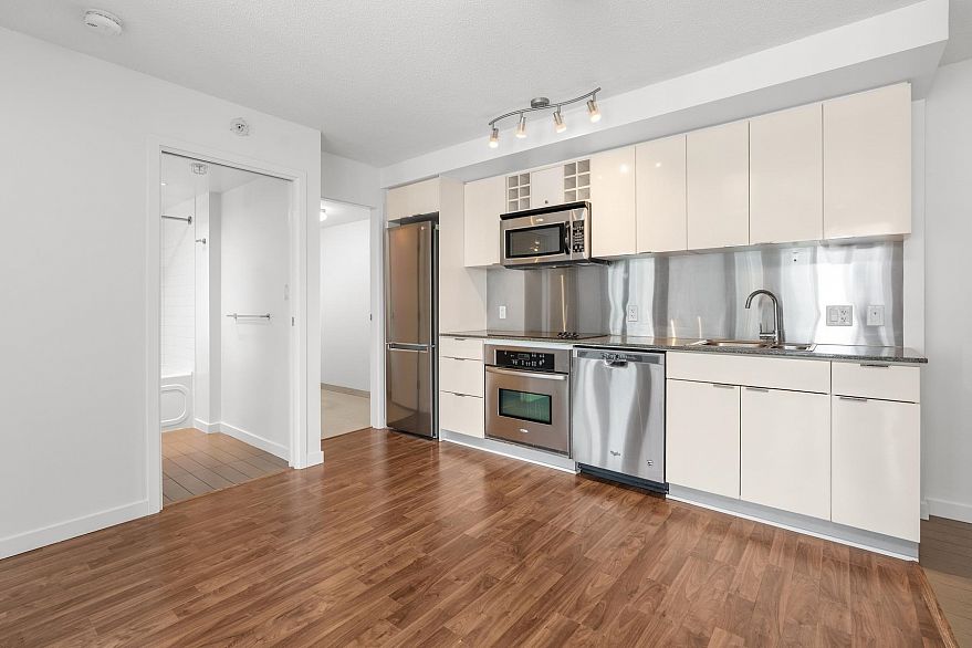 2210 233 Robson Street