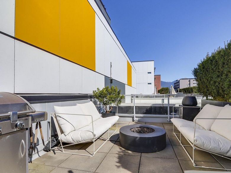 312 557 E Cordova Street