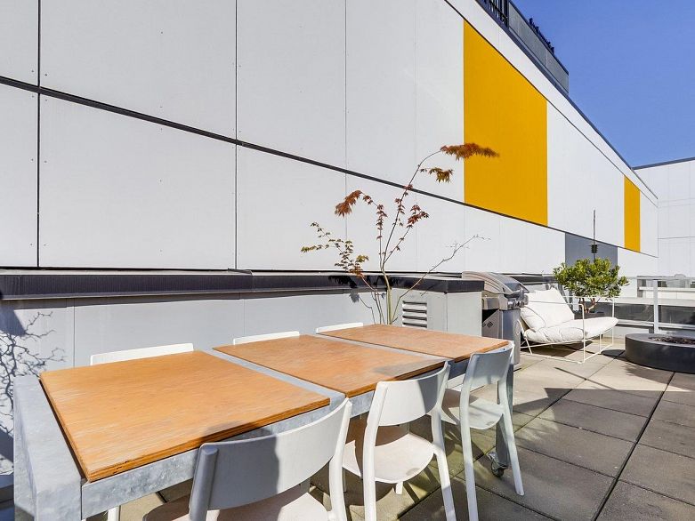 312 557 E Cordova Street