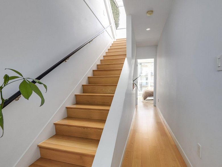 312 557 E Cordova Street