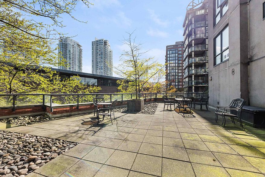 11D 199 Drake Street