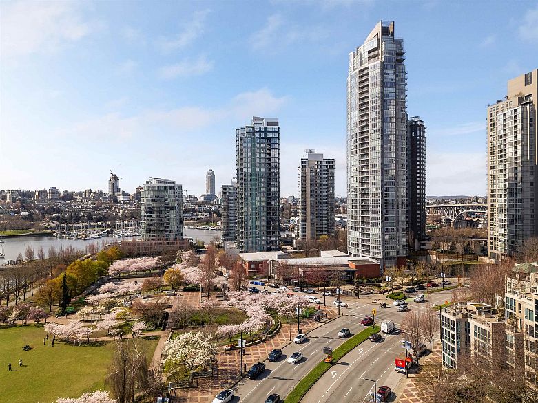 11D 199 Drake Street