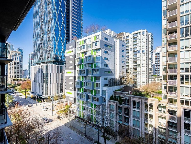 807 1088 Richards Street