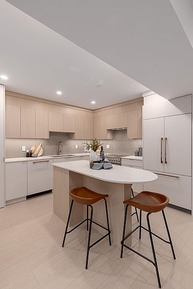 105 2339 E 34th Avenue