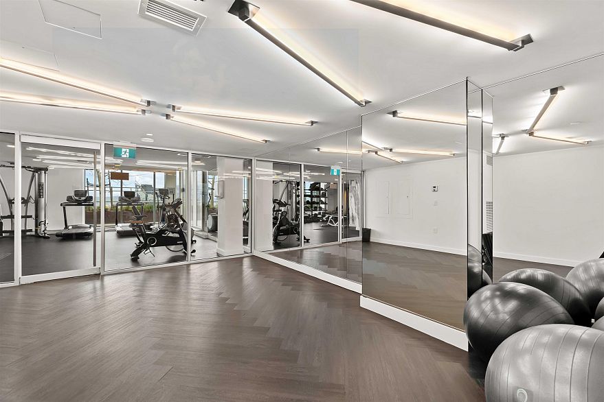 1305 1111 Richards Street