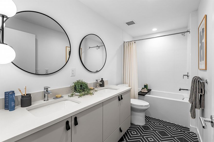 205 1680 E 12th Avenue