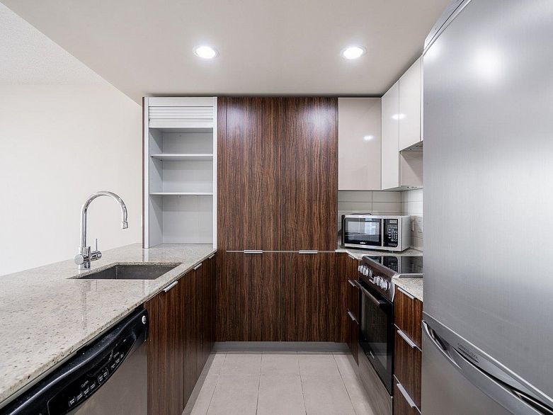 807 1088 Richards Street