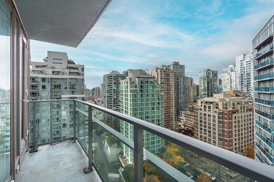 2210 233 Robson Street