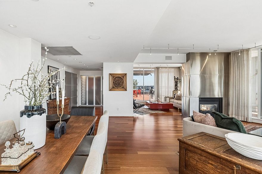 3701 1438 Richards Street