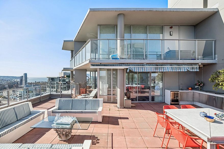 3701 1438 Richards Street