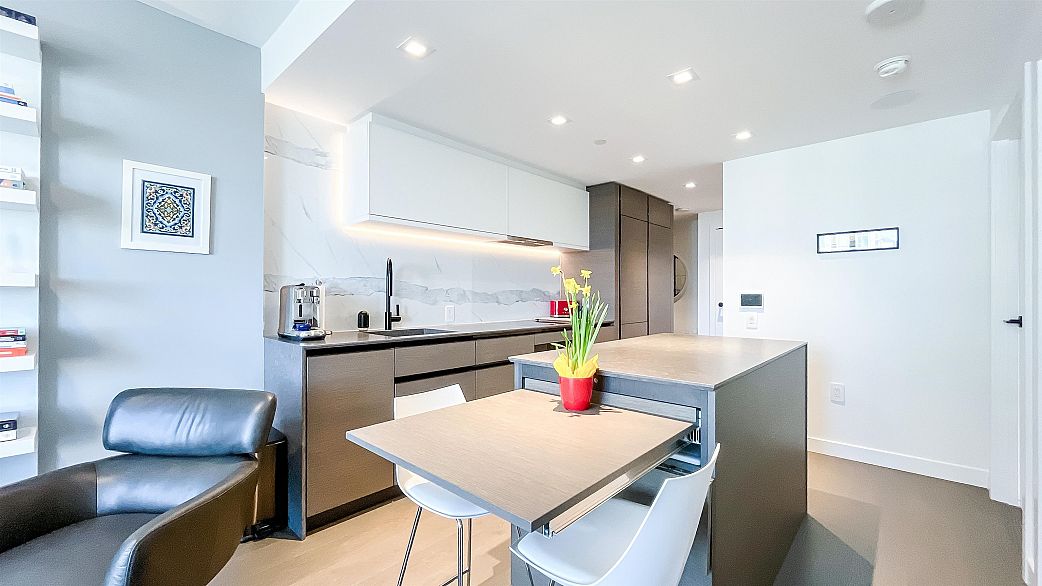 1705 620 Cardero Street