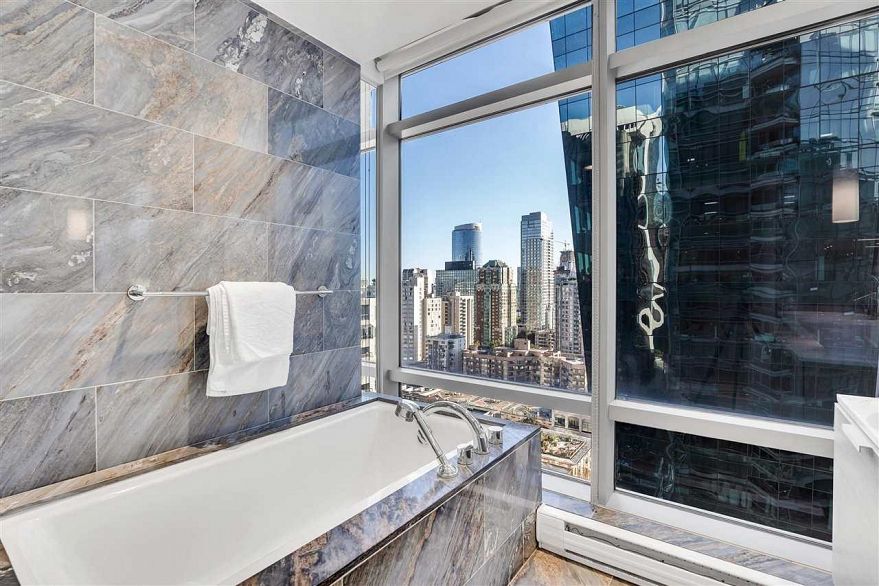 2208 1111 Alberni Street