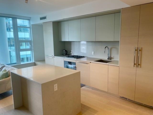 1803 1289 Hornby Street