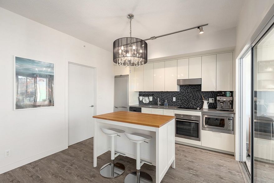 906 2788 Prince Edward Street