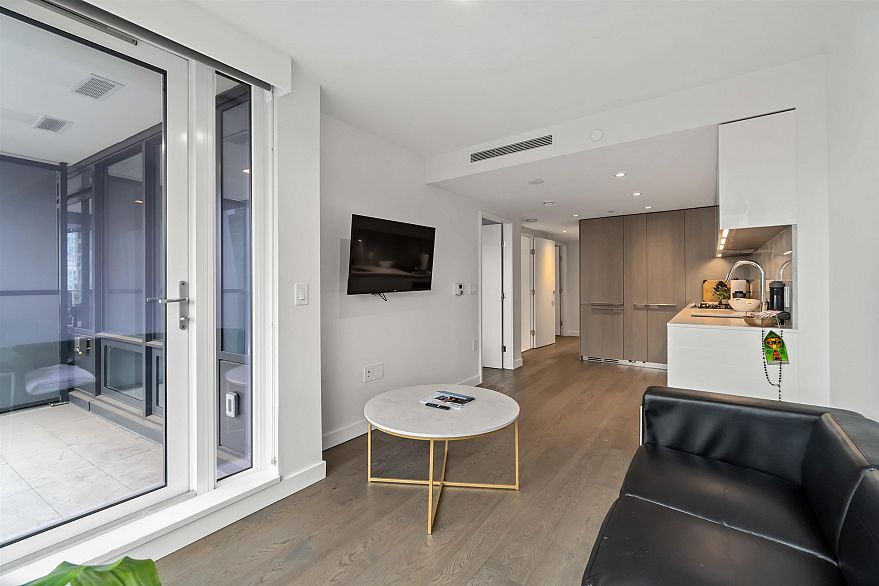 1305 1111 Richards Street