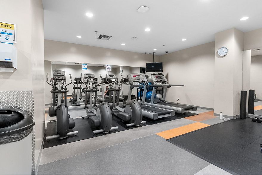 2210 233 Robson Street