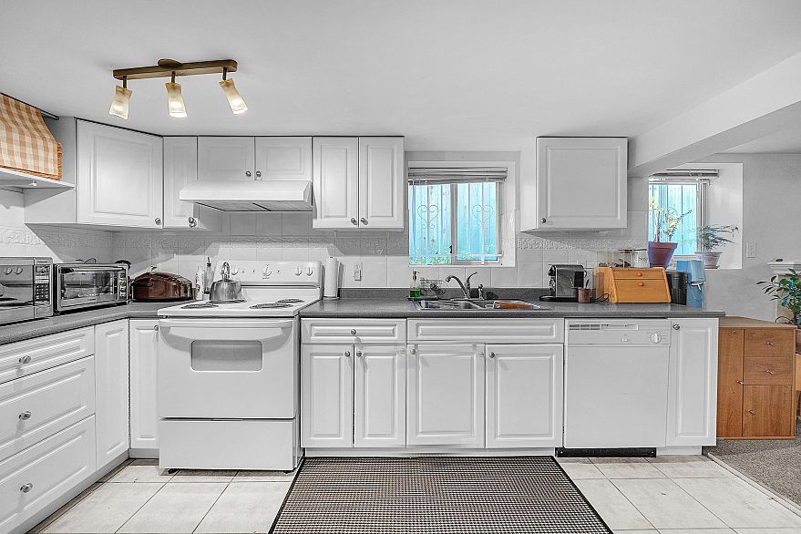 275 W King Edward Avenue