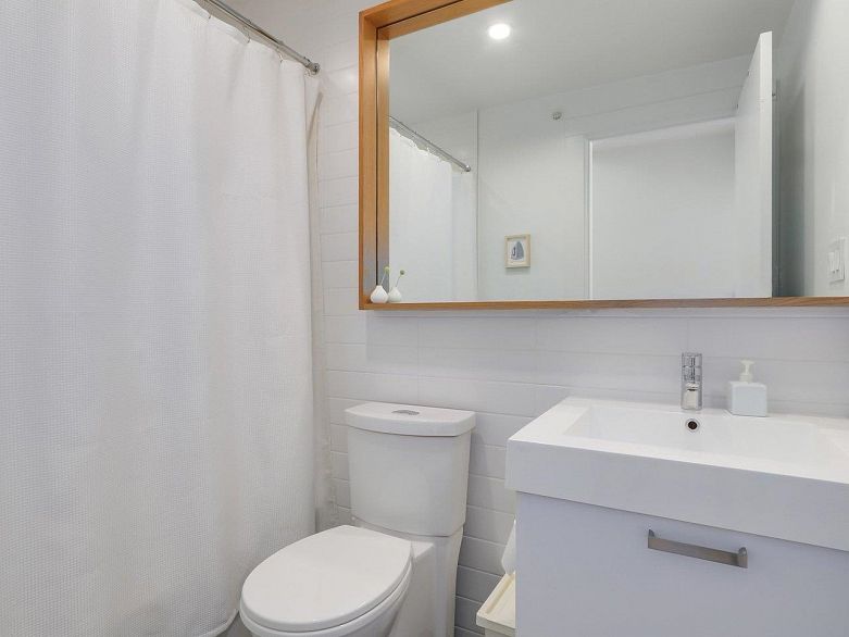 312 557 E Cordova Street