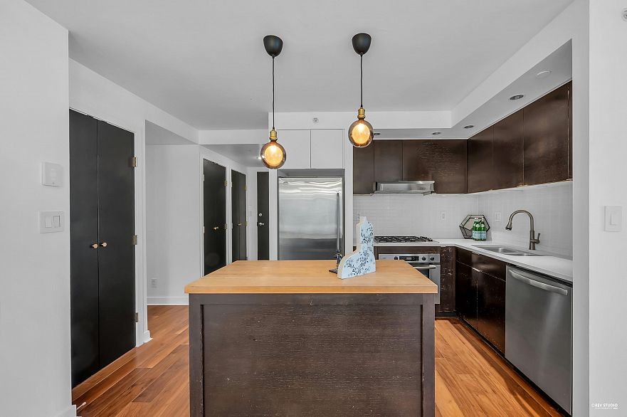 605 1055 Homer Street