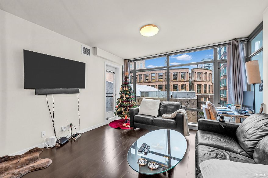 803 788 Richards Street