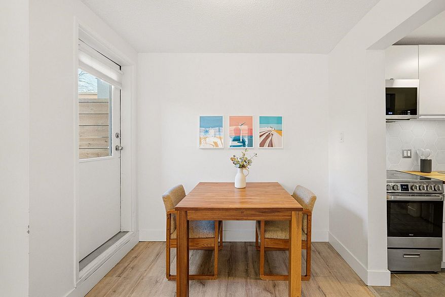 103 570 E 8th Avenue