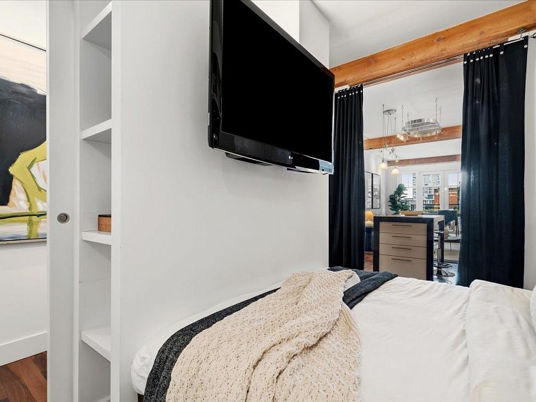 301 1275 Hamilton Street