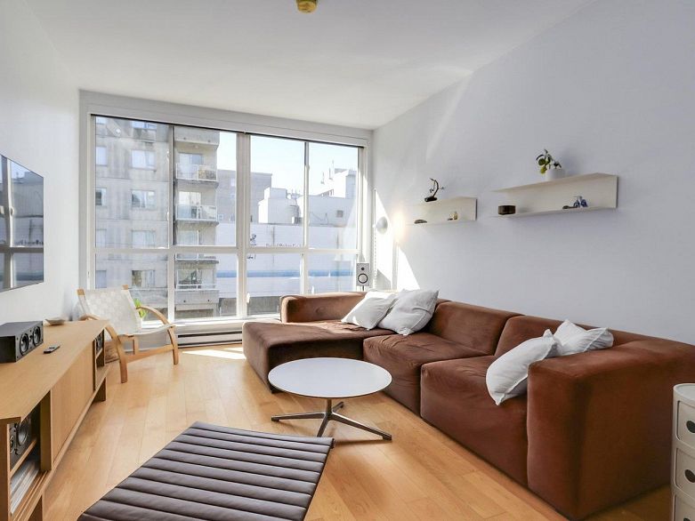 312 557 E Cordova Street