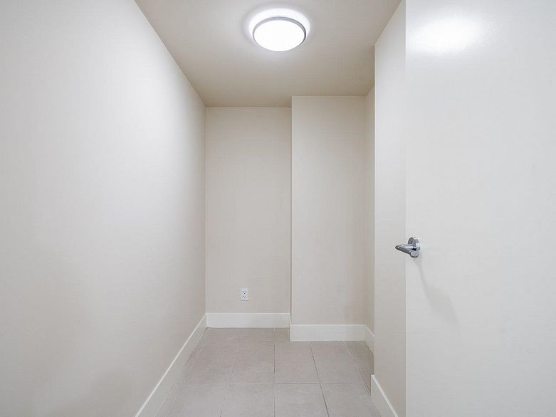 807 1088 Richards Street