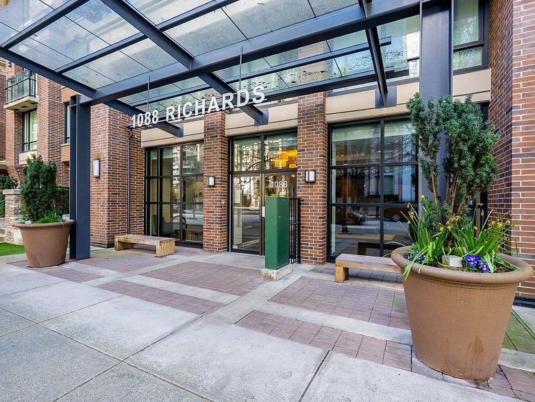 807 1088 Richards Street