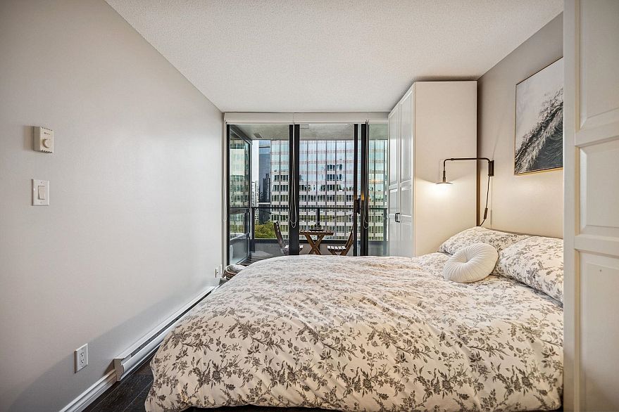 2205 938 Smithe Street