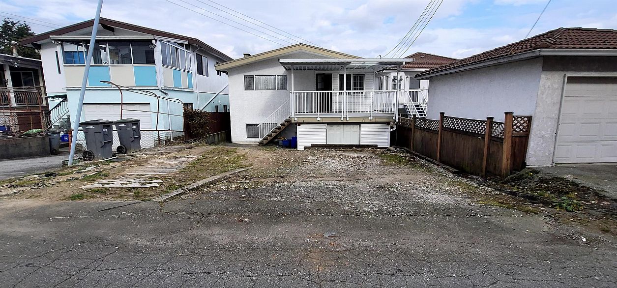 549 Renfrew Street