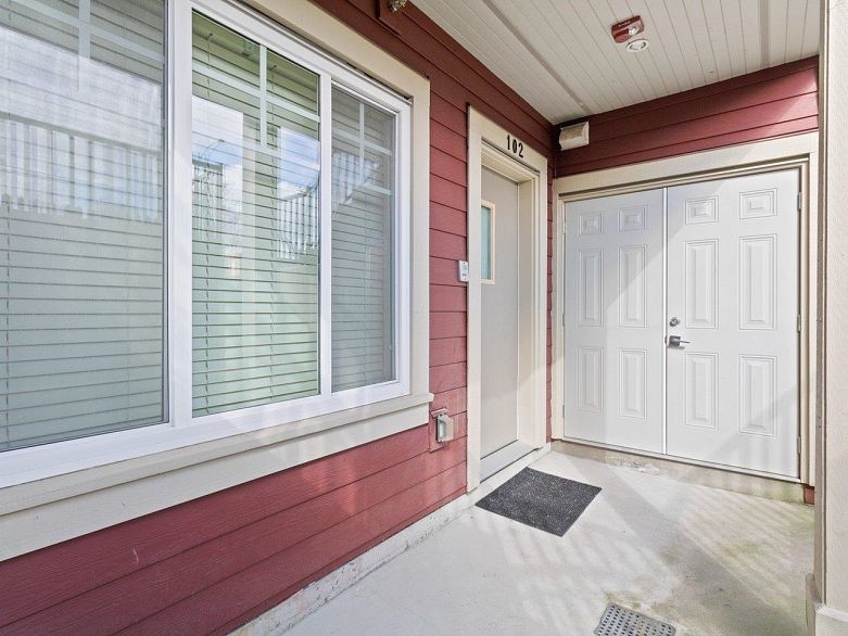 102 4577 Slocan Street