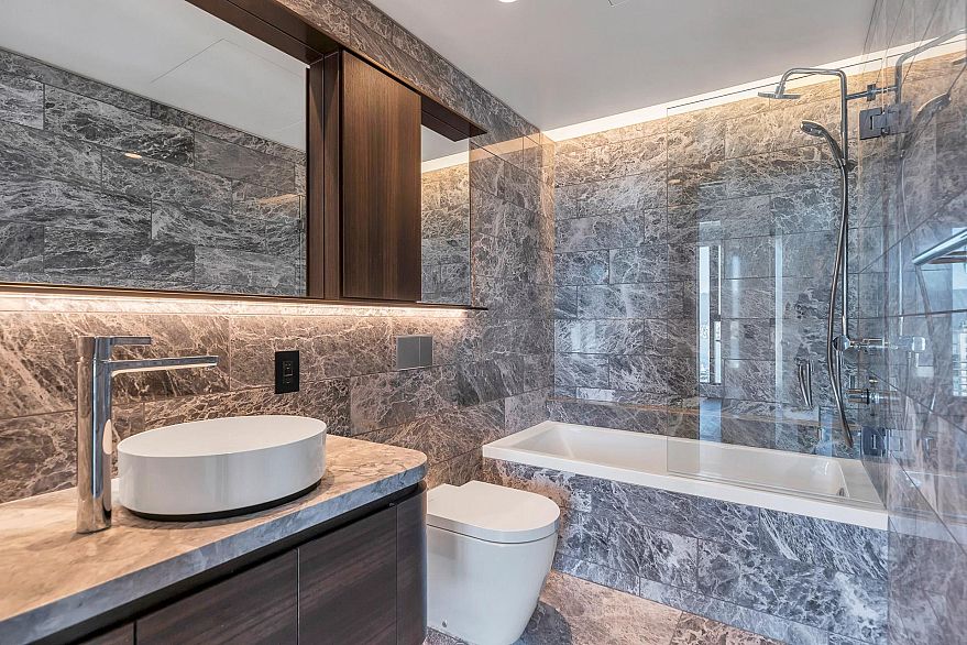 2402 1482 Robson Street