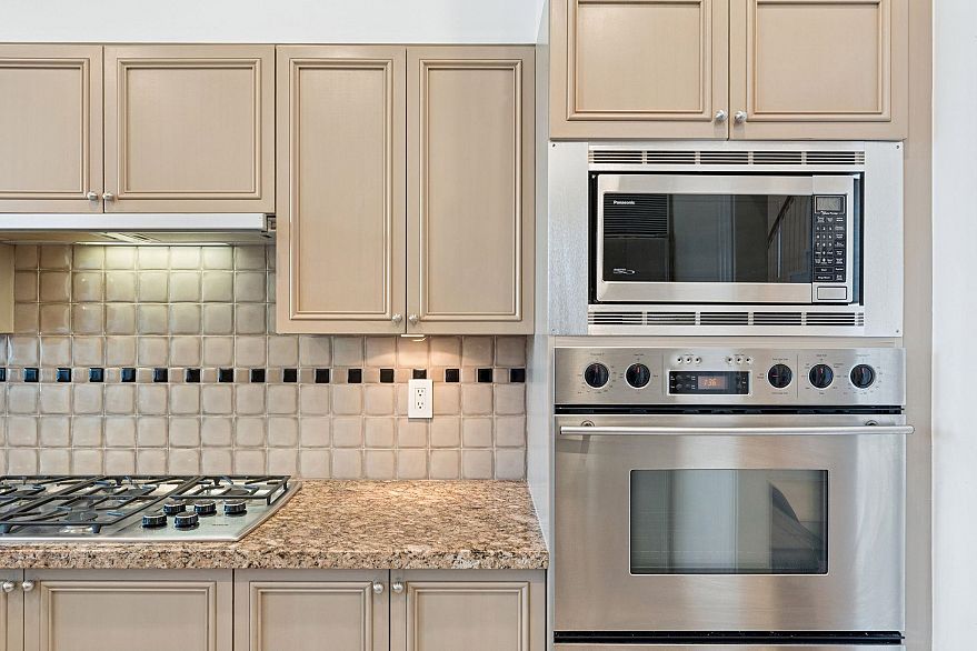 103 323 Jervis Street