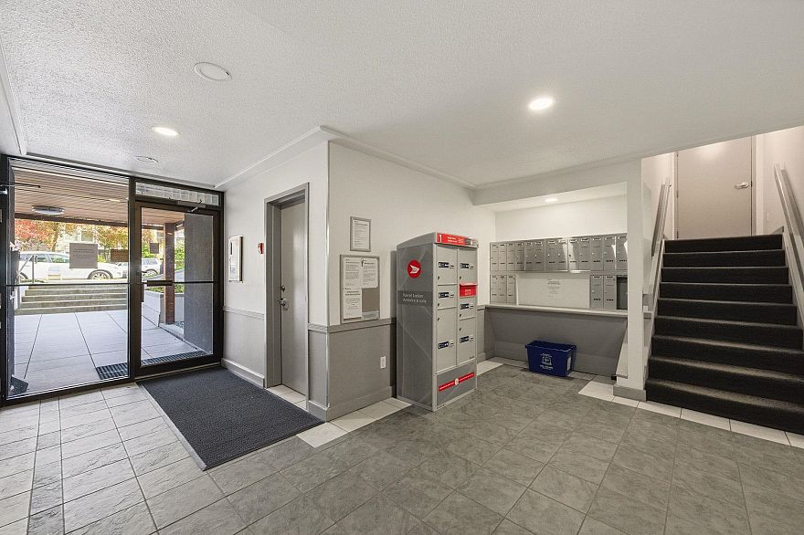 103 570 E 8th Avenue