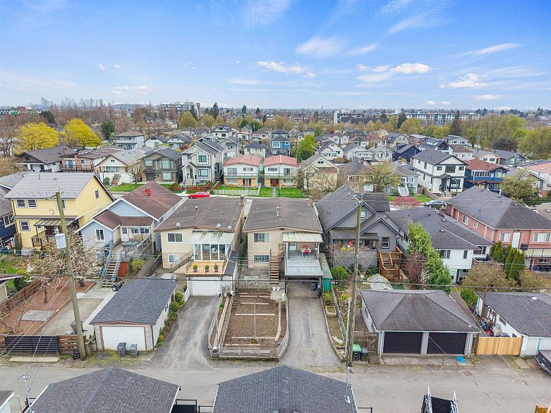 2663 Dundas Street