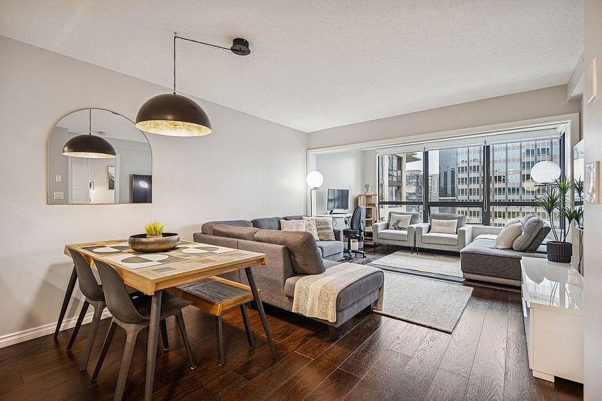 2205 938 Smithe Street