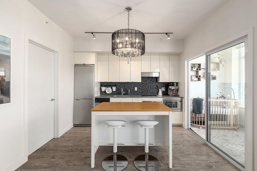 906 2788 Prince Edward Street