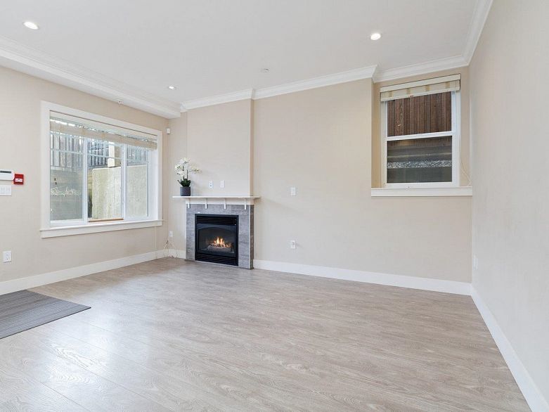 102 4577 Slocan Street