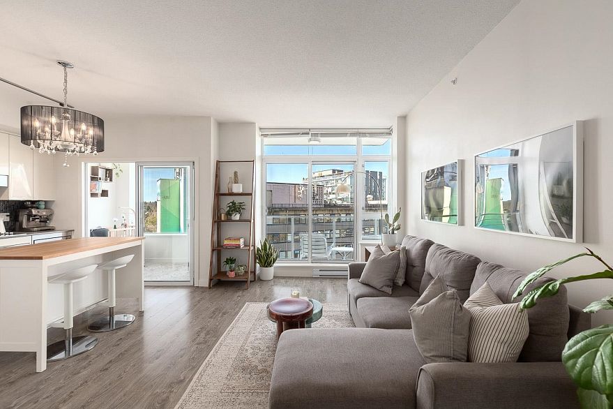 906 2788 Prince Edward Street