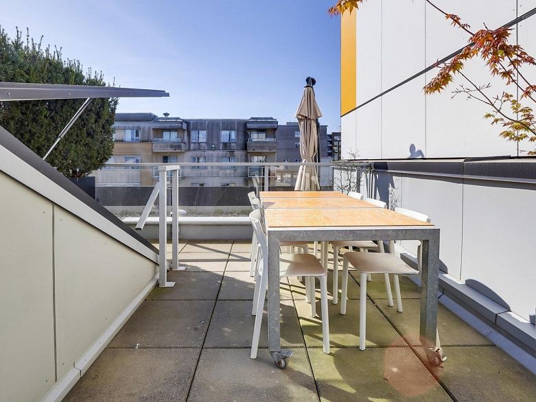 312 557 E Cordova Street