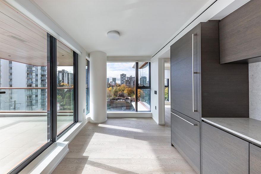 1006 1408 Robson Street