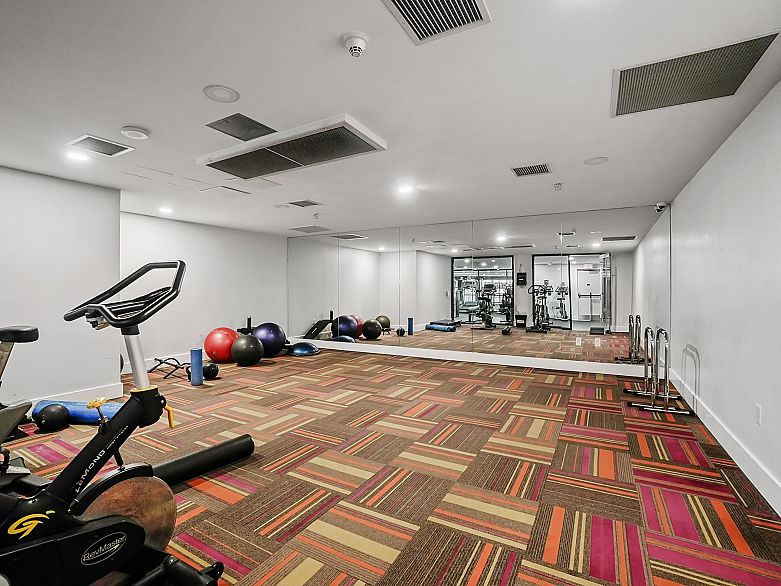 610 123 W 1st Avenue