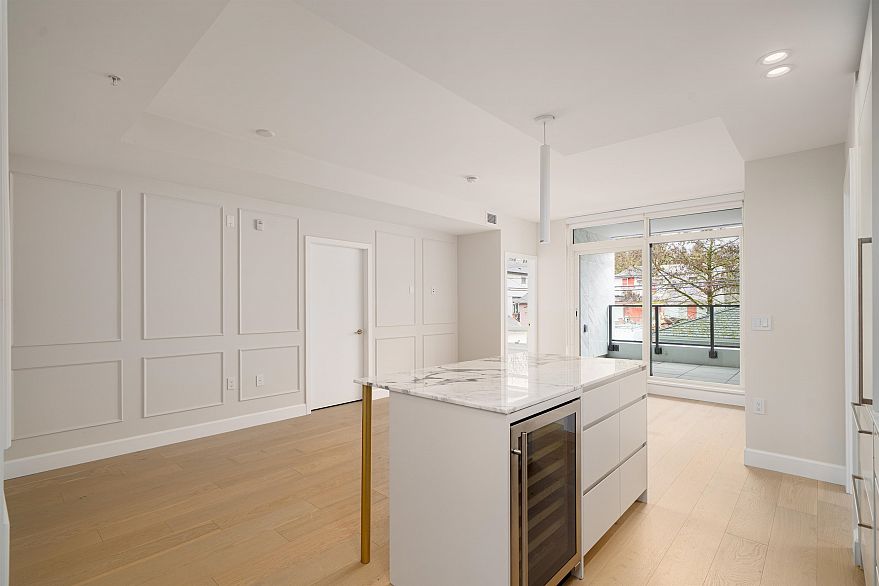 303 3668 W 10th Avenue