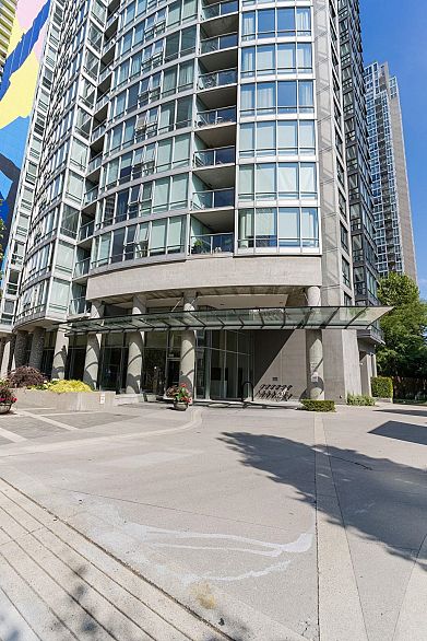 205 1438 Richards Street